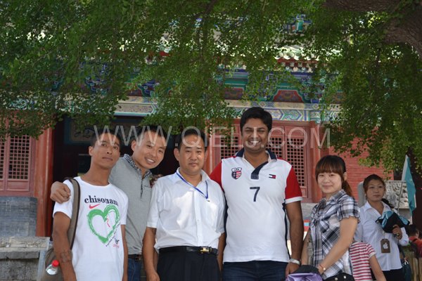 印度客戶來(lái)這里購(gòu)買大型設(shè)備父子同行(圖2)