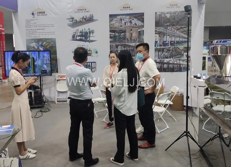 企鵝糧油機(jī)械榮獲第二十三屆中國(guó)農(nóng)加工投洽會(huì)“優(yōu)秀裝備展示獎(jiǎng)”(圖1)